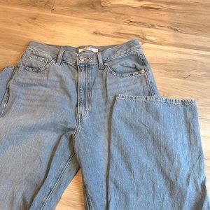 Levi’s High Waisted Straight Leg - wide leg